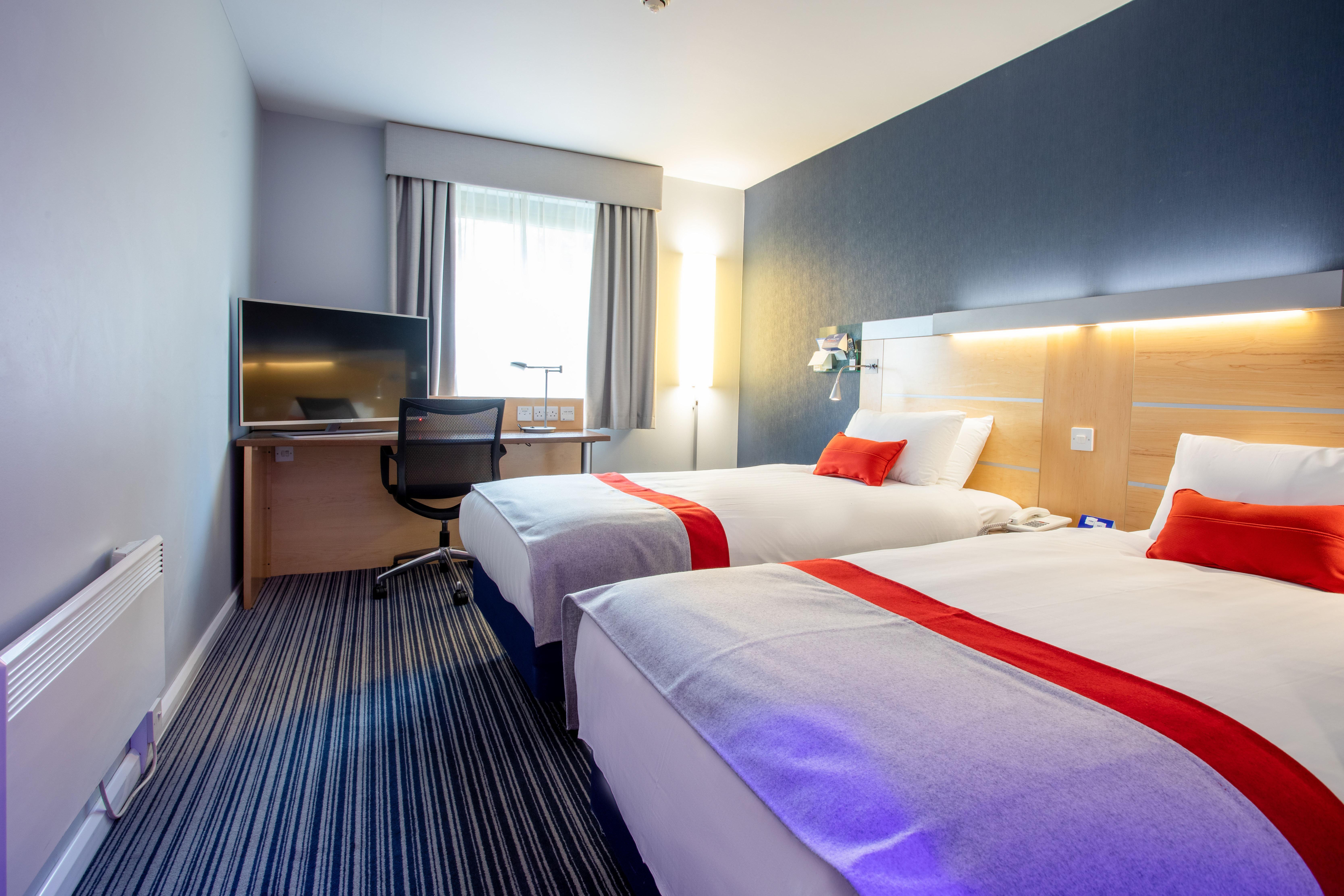 Holiday Inn Express Dunfermline By Ihg Экстерьер фото