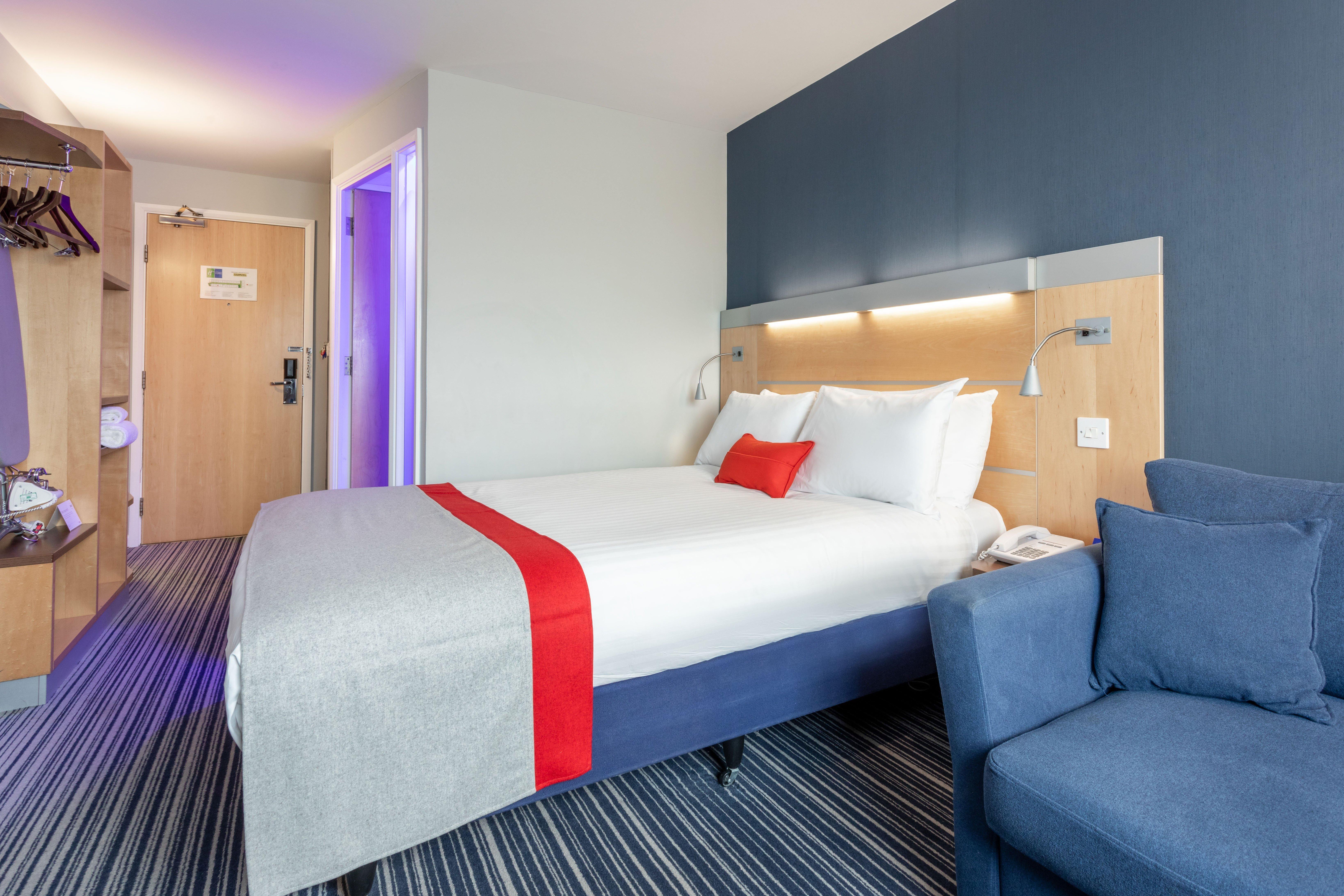 Holiday Inn Express Dunfermline By Ihg Экстерьер фото
