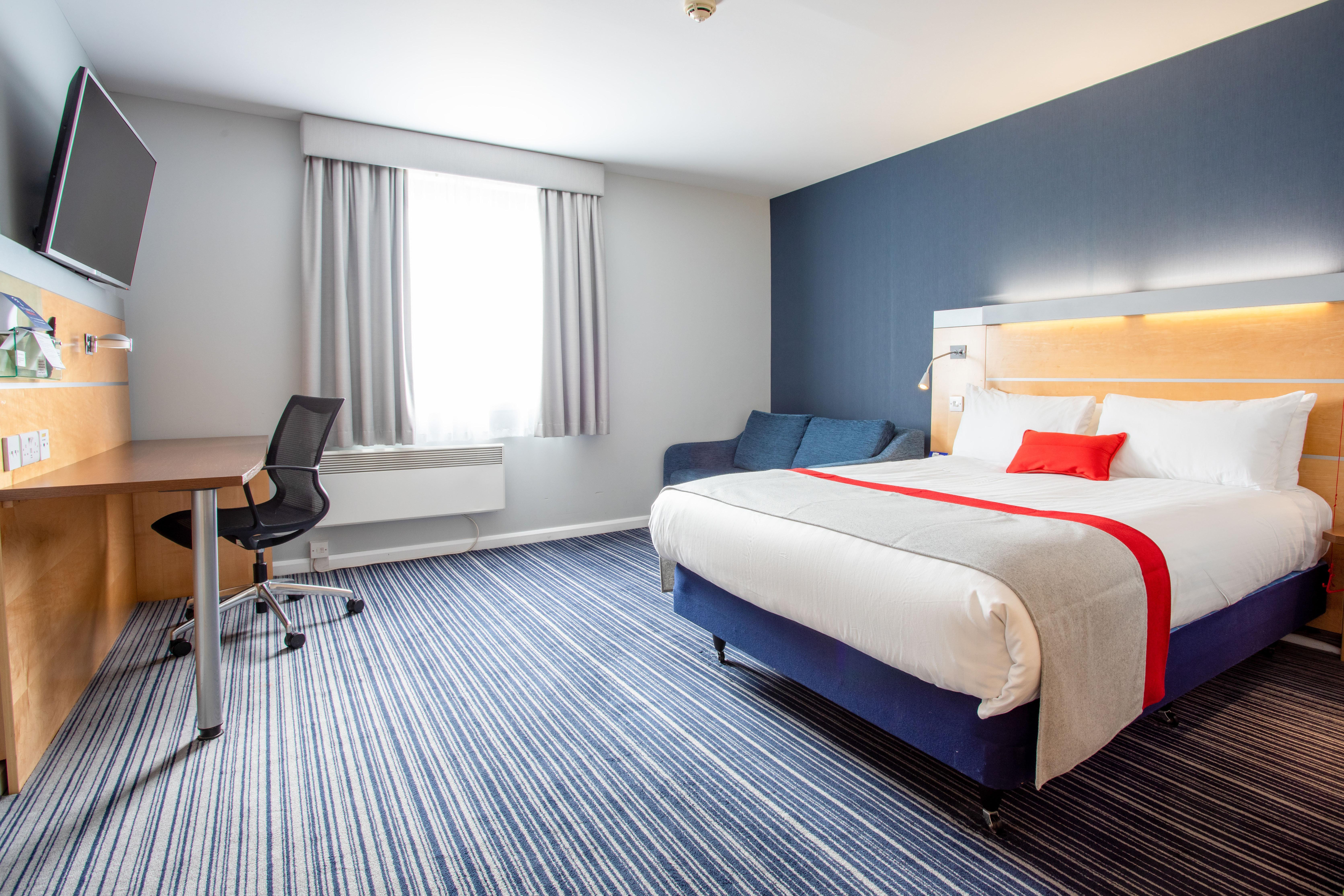 Holiday Inn Express Dunfermline By Ihg Экстерьер фото