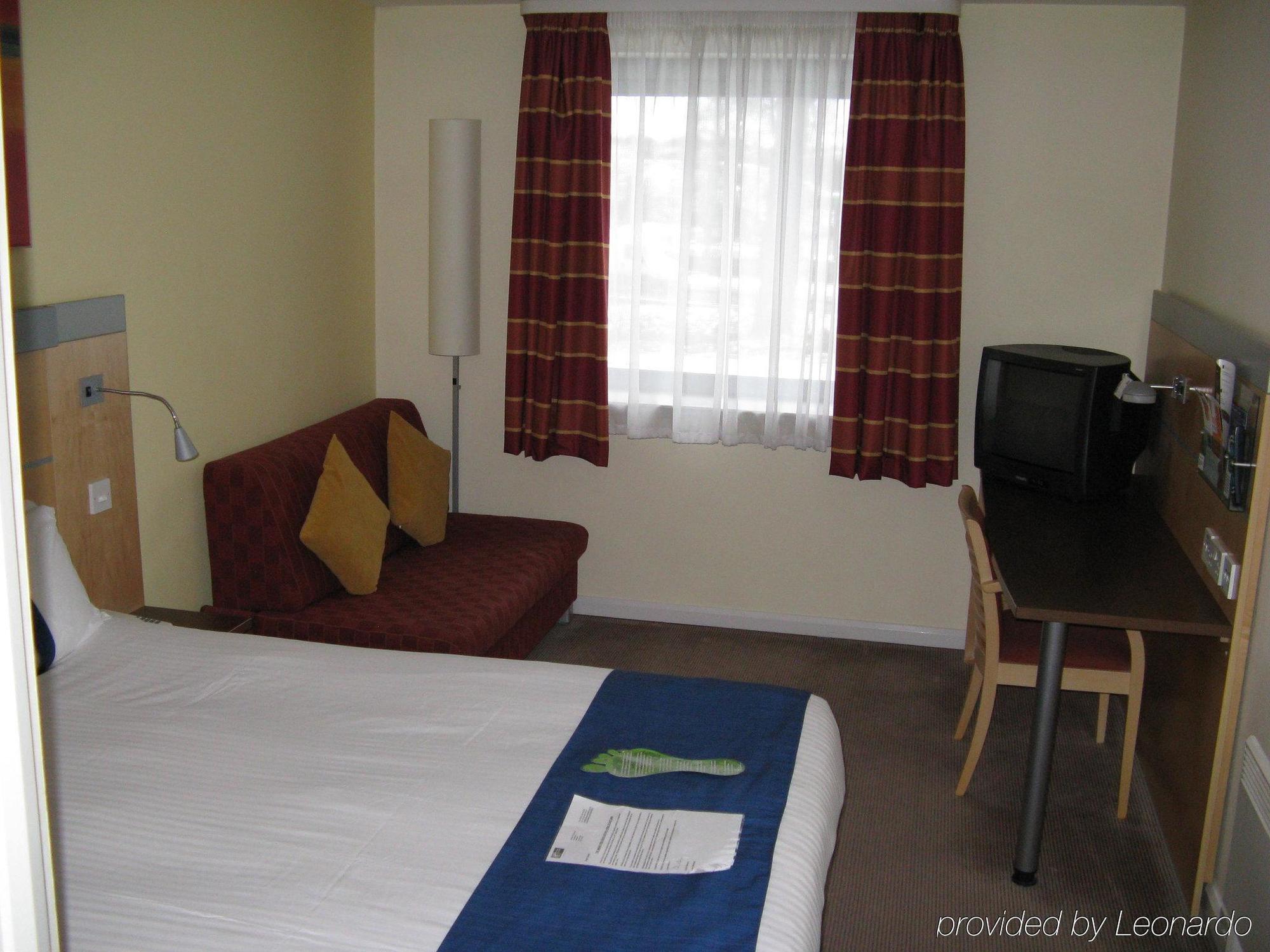 Holiday Inn Express Dunfermline By Ihg Экстерьер фото