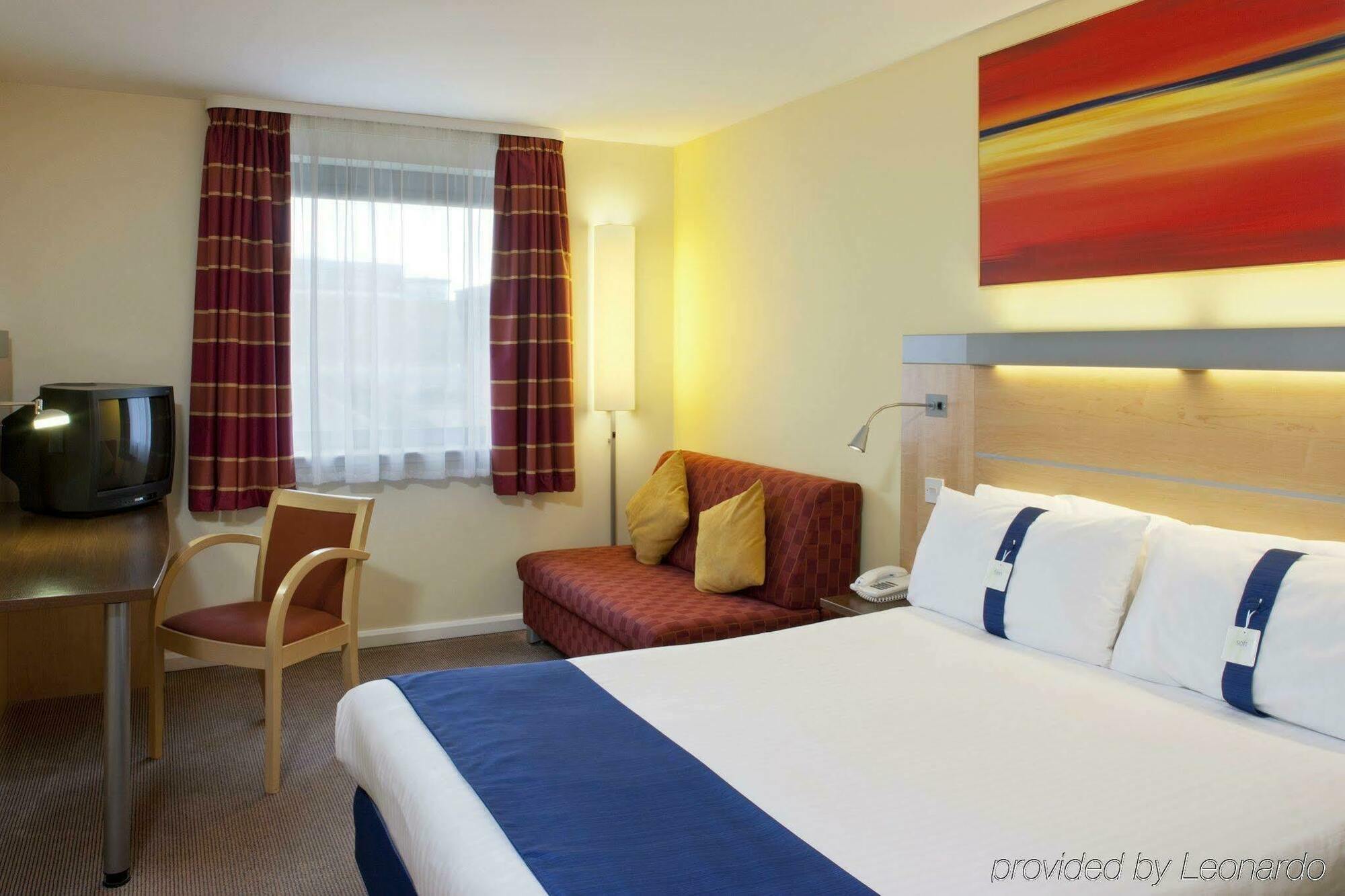 Holiday Inn Express Dunfermline By Ihg Экстерьер фото